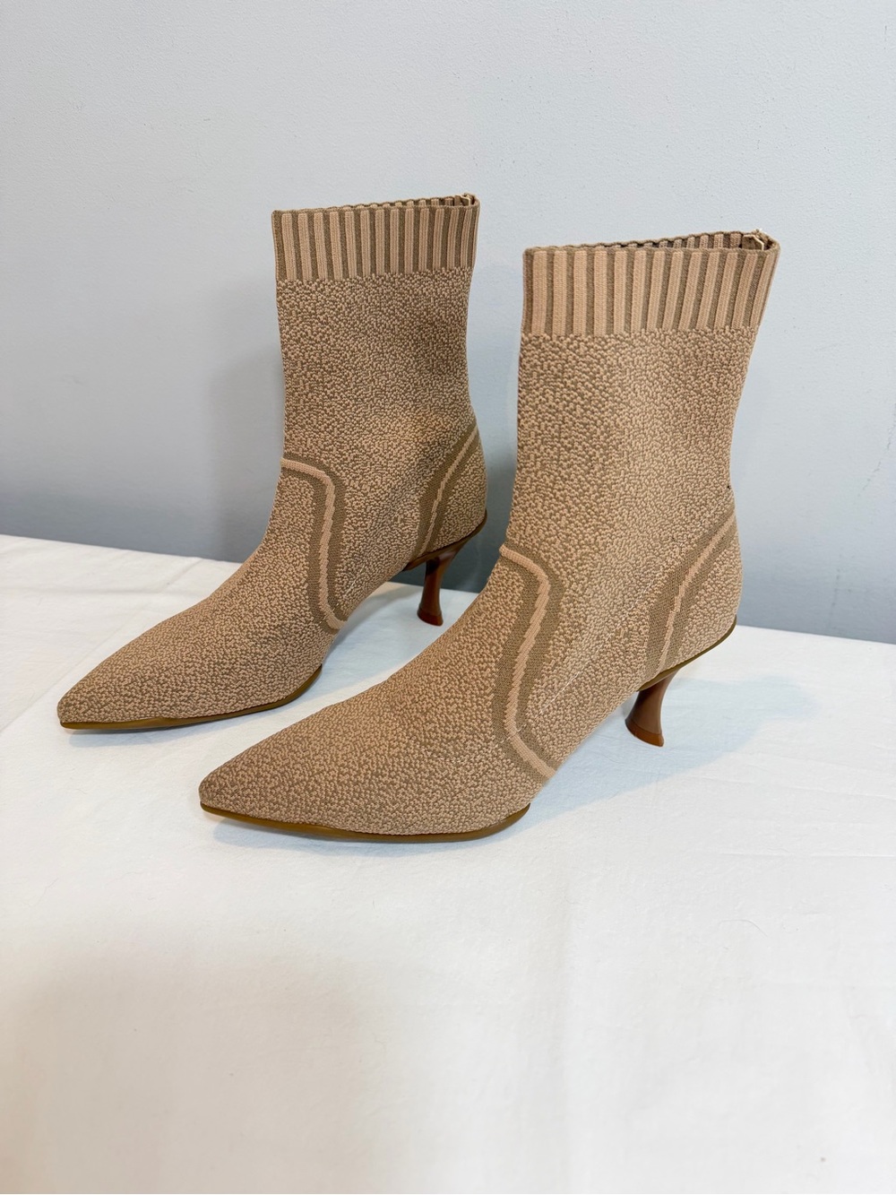 Cosy Island BelleVoyage Minimalist Pointed Toe Stiletto Ankle Boot tan size 8.5